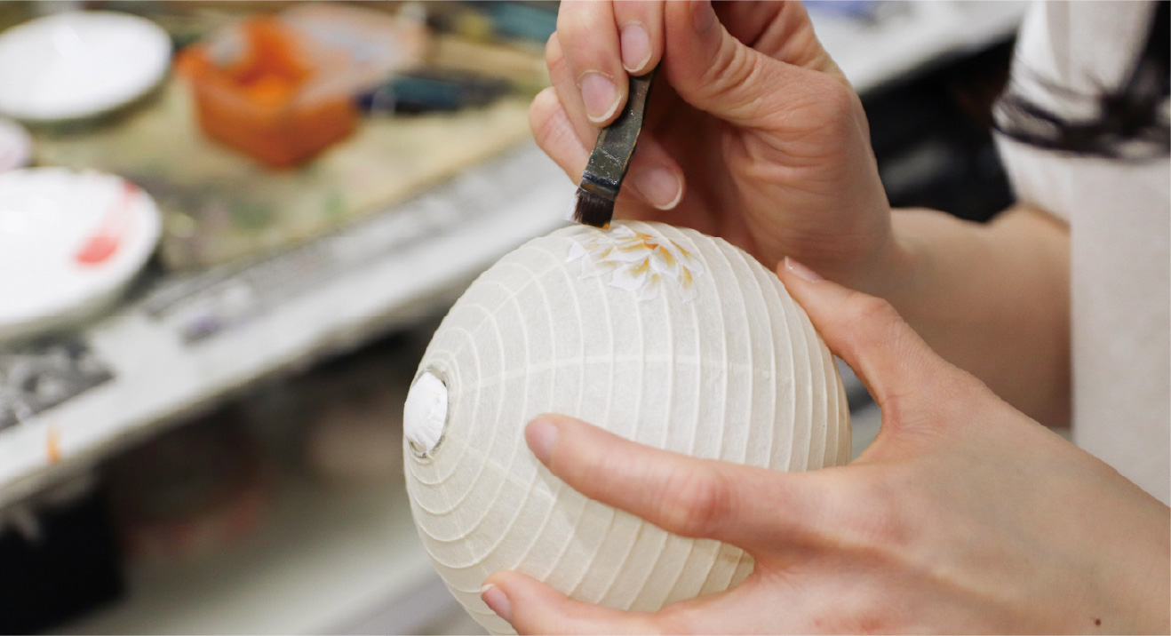 現代仏壇 盆提灯 シラキ工芸 制作中のイメージ